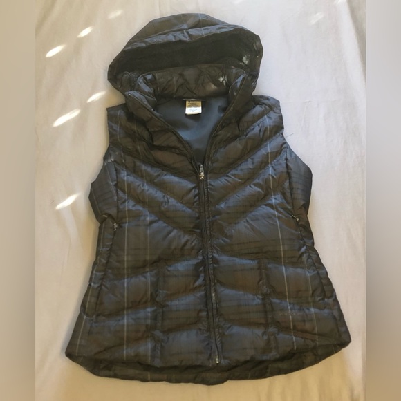 Patagonia Jackets & Blazers - Patagonia Woman’s Goose Down Plaid Puffer Vest With Hood Size Small